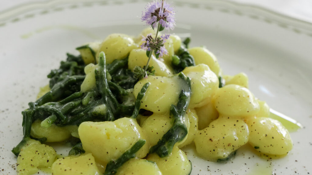 Gnocchetti di patate al limone con asparago di mare