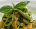 Tagliatelle paglia e fieno con pomodorino giallo e basilico